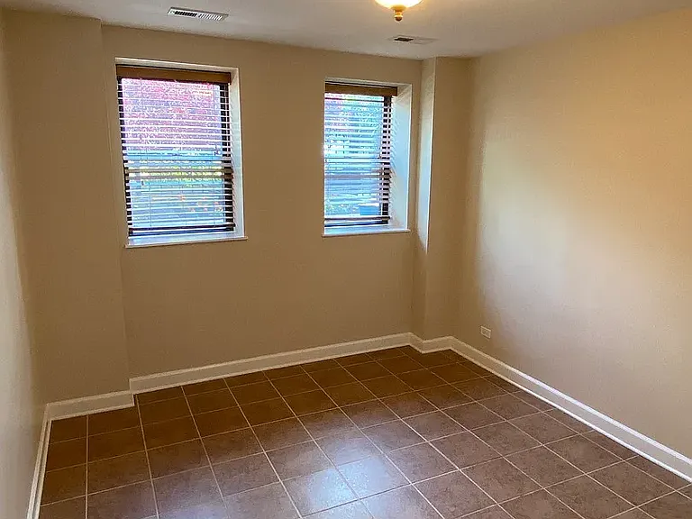 2146 W Superior St #G — Photo 8