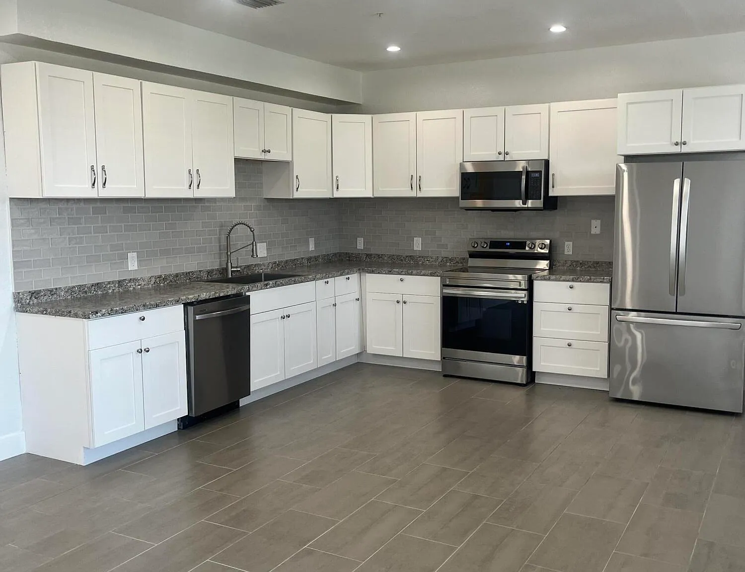 2 bed, 2.5 bath, 1282 sqft, $2,300 — Photo 3
