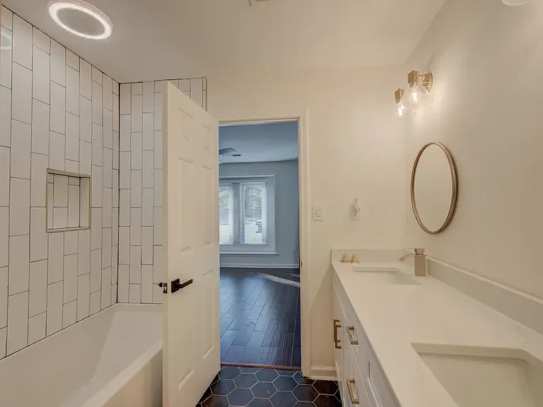 1048 Peterson Lake Rd — Photo 5