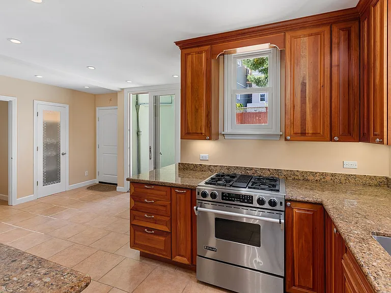 80 Castenada Ave — Photo 14