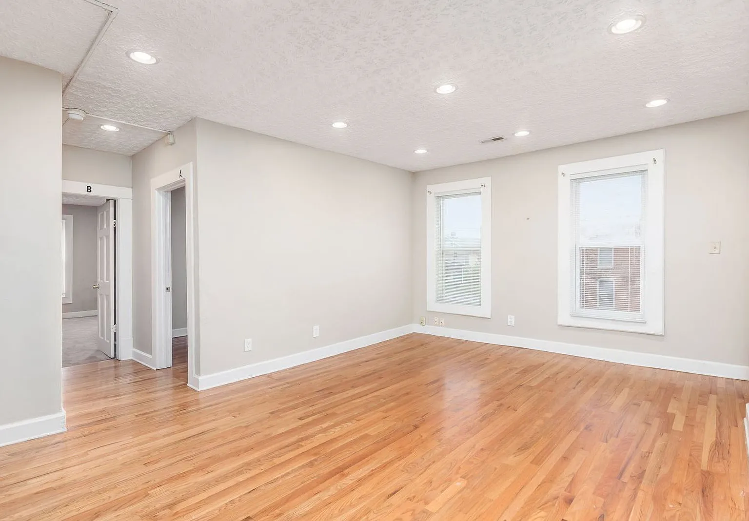 5 bed, 2.0 bath, $2,070 — Photo 3
