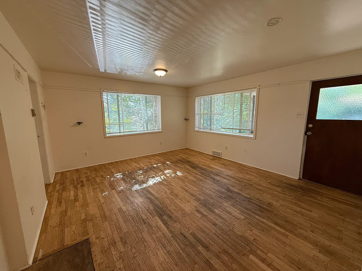 4 bed, 1800 sqft, $7,200 — Photo 3