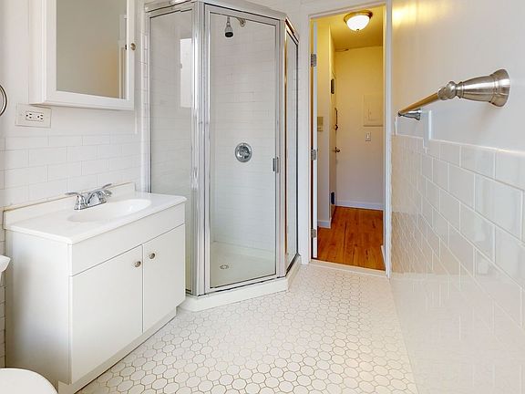 3rd image of 1458 2nd Ave APT 5N