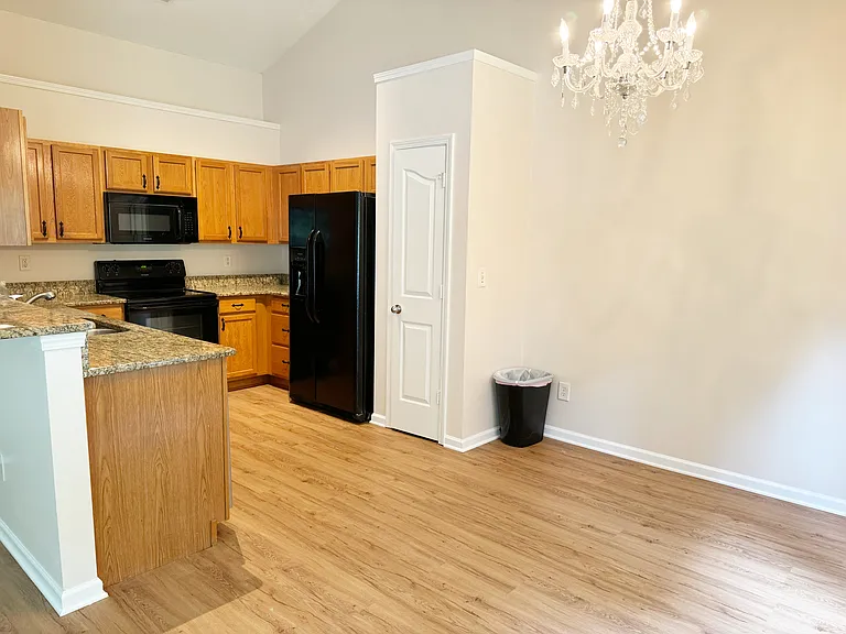 11714 Oak St — Photo 7