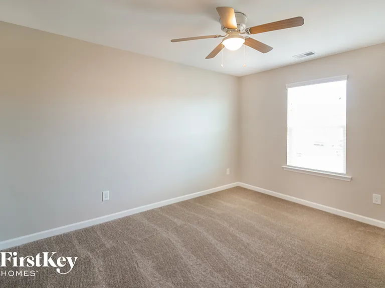 208 Longford Dr — Photo 11