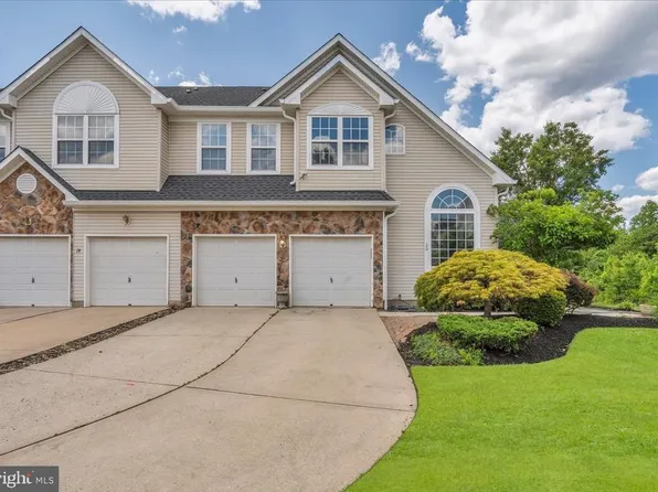 20 Saint Andrews Ct, Mount Holly, NJ 08060