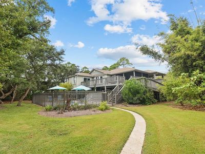 600 W Pine Ave, Saint George Island, FL, 32328