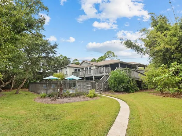 600 W Pine Ave, Saint George Island, FL 32328