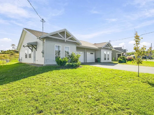 71 Thistle St, Falmouth, NS B0P 1P0