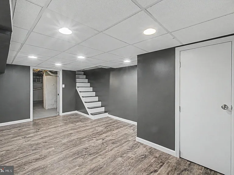2340 S Hutchinson St — Photo 31
