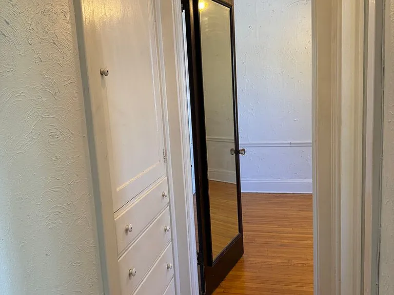 2212 Girard Ave. S — Photo 7