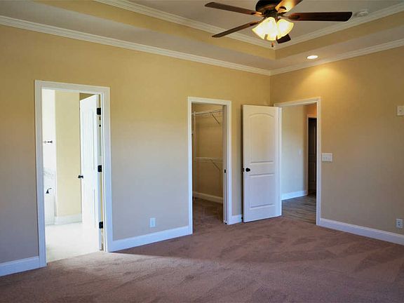 3rd image of 138 Camelot Dr