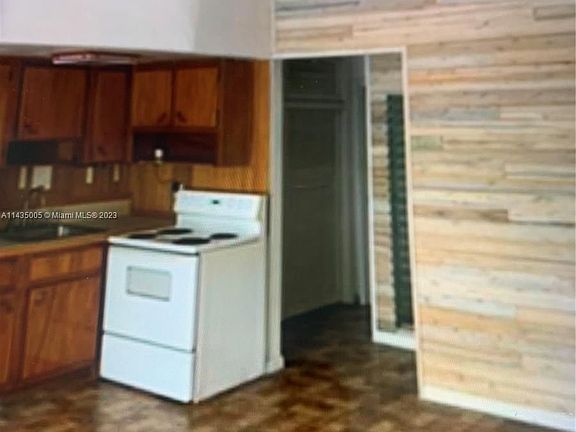 2nd image of 2624 NE 30th Pl #209B