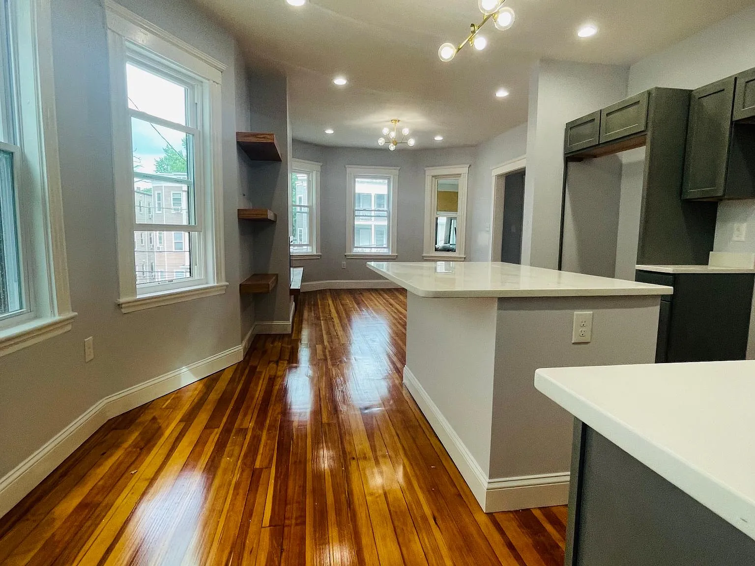 3 bed, $3,000 — Photo 2