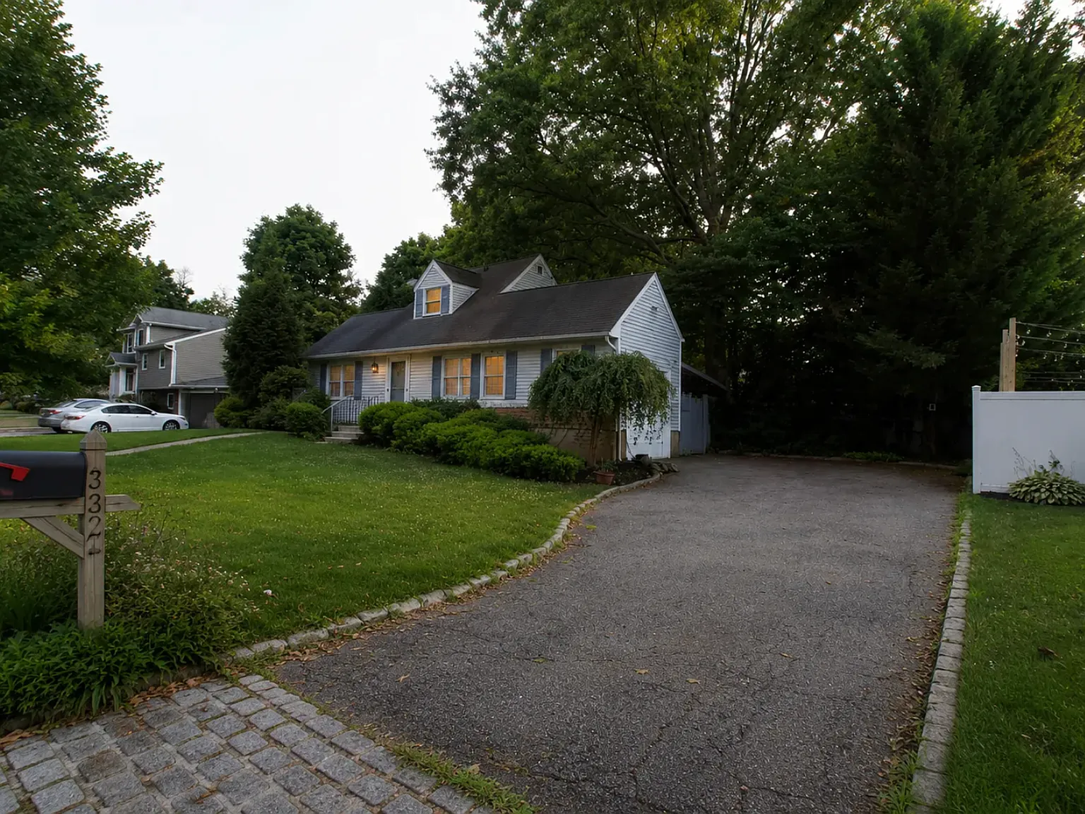 4 bed, 1.5 bath, $4,300 — Photo 2