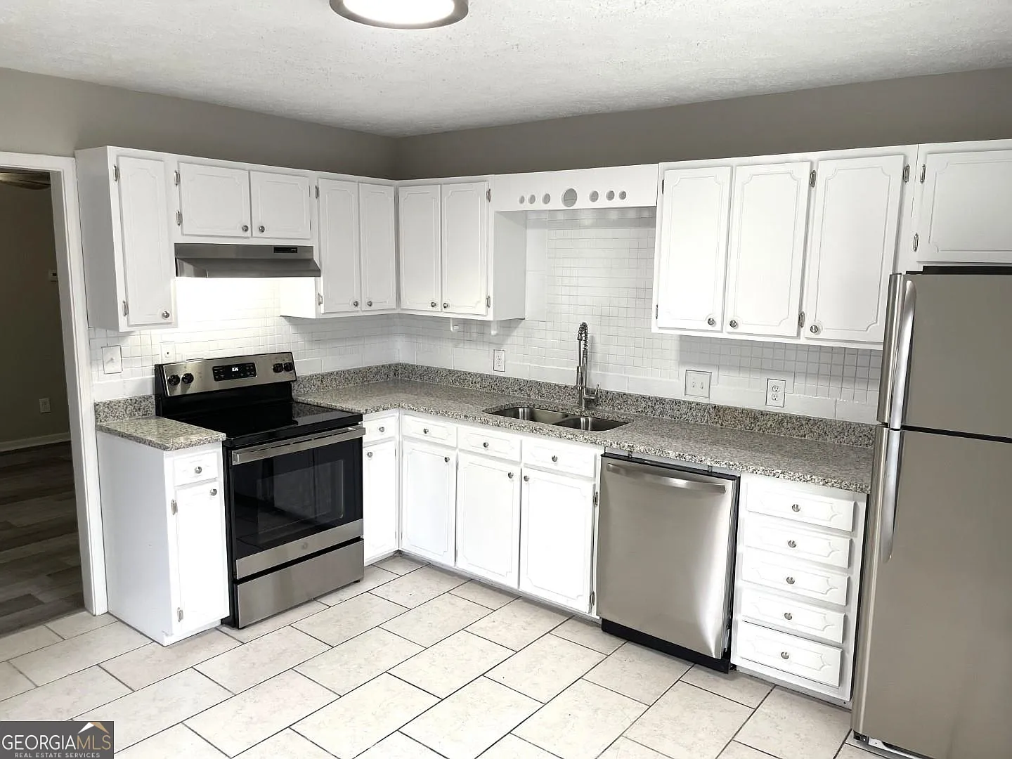 2 bed, 2.0 bath, 1183 sqft, $1,495 — Photo 2