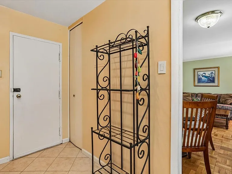 10513 Weymouth St #102 — Photo 9