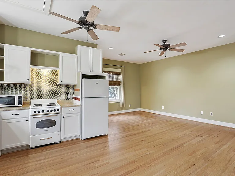 1227 Harvard St #1/2 — Photo 5