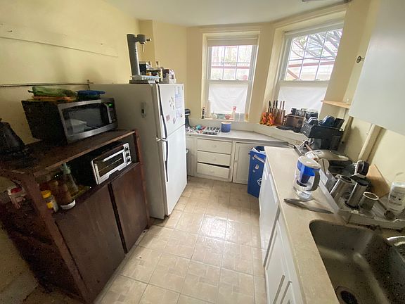 4th image of 33 Concord Ave APT 19