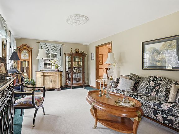 3rd image of 9 Whitman Road