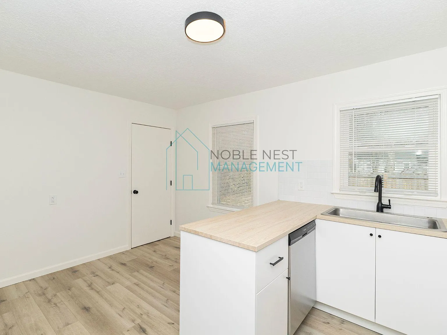 3 bed, 912 sqft, $2,000 — Photo 4