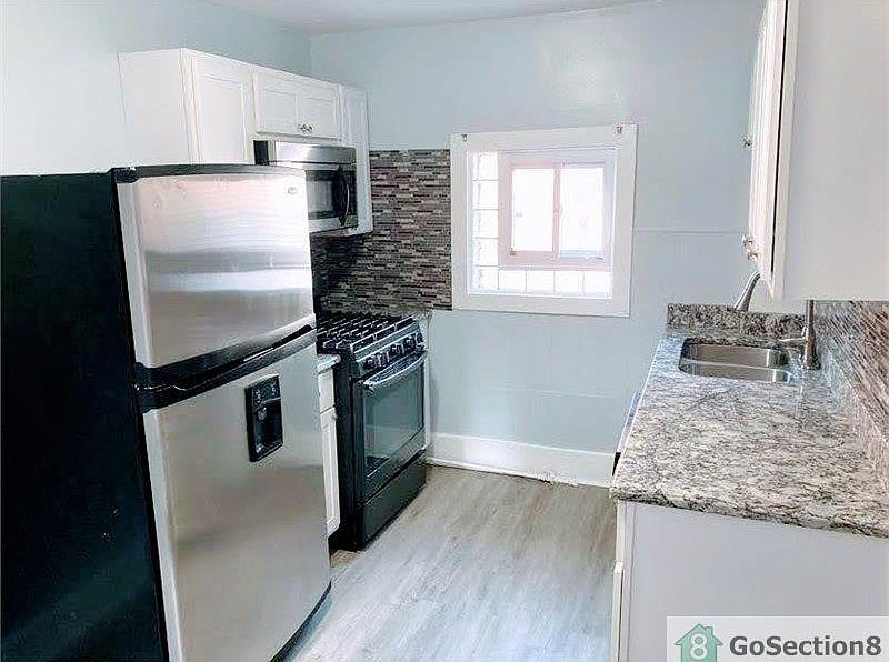 1st image of 518 N Ashland Ave