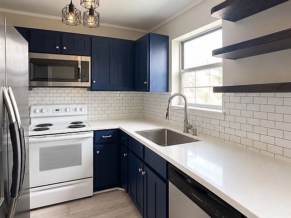 5th image of 3200 Azalea Dr APT S4