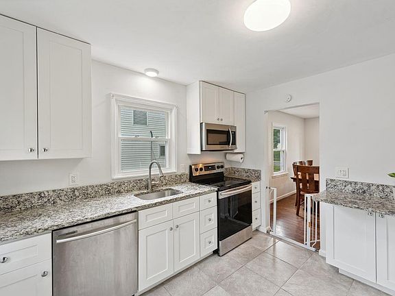 4th image of 3984 Mantell Ave