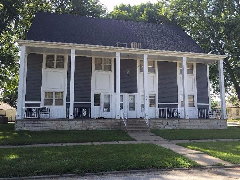 1st image of 210 E Grimes St