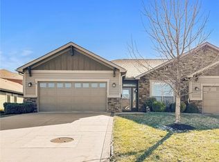 5621 Chimney Rocks Cir, Lawrence, KS 66049