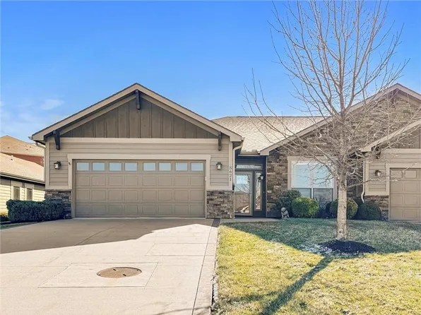 5621 Chimney Rocks Cir, Lawrence, KS 66049
