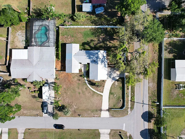 914 Homewood Dr — Photo 17