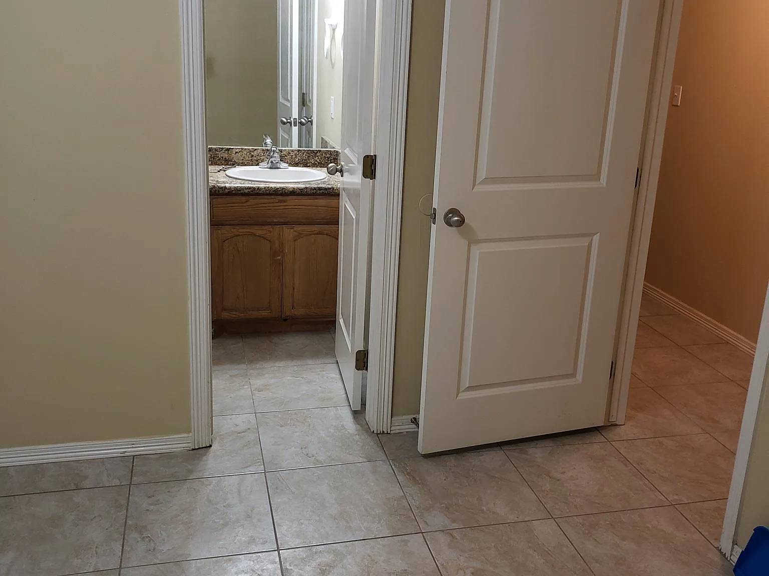 2 bed, 1000 sqft, $1,150 — Photo 4