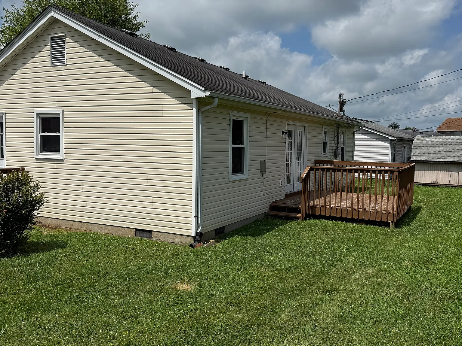 3 bed, 1.5 bath, 1152 sqft, $1,700 — Photo 2