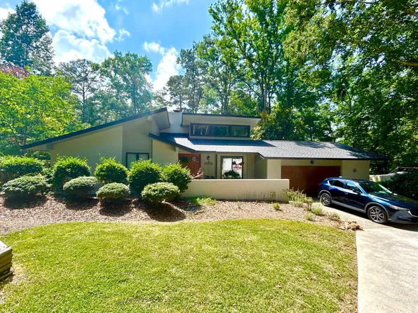 121 Circle Dr, Townville, SC 29689