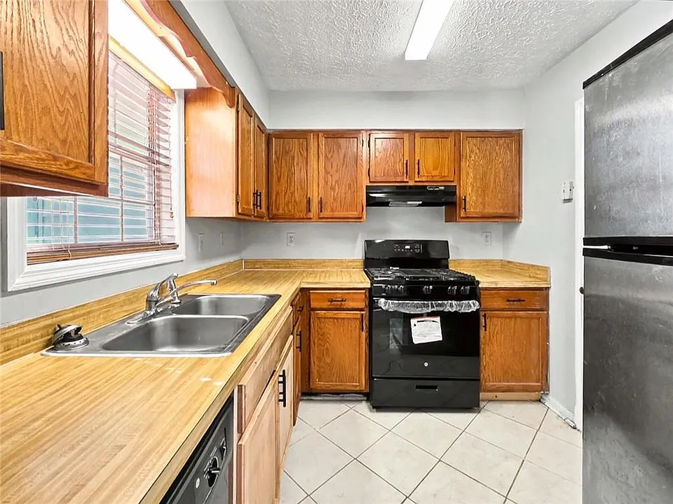 775 Joseph Club Dr SW #10