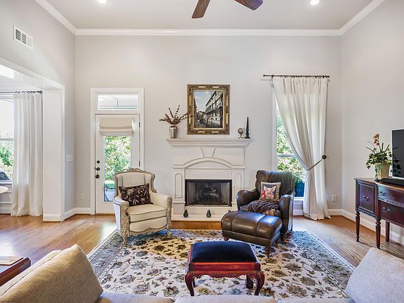 5th image of 3005 Regent Park Cir