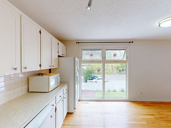 5th image of 225 Sabrina Way SW