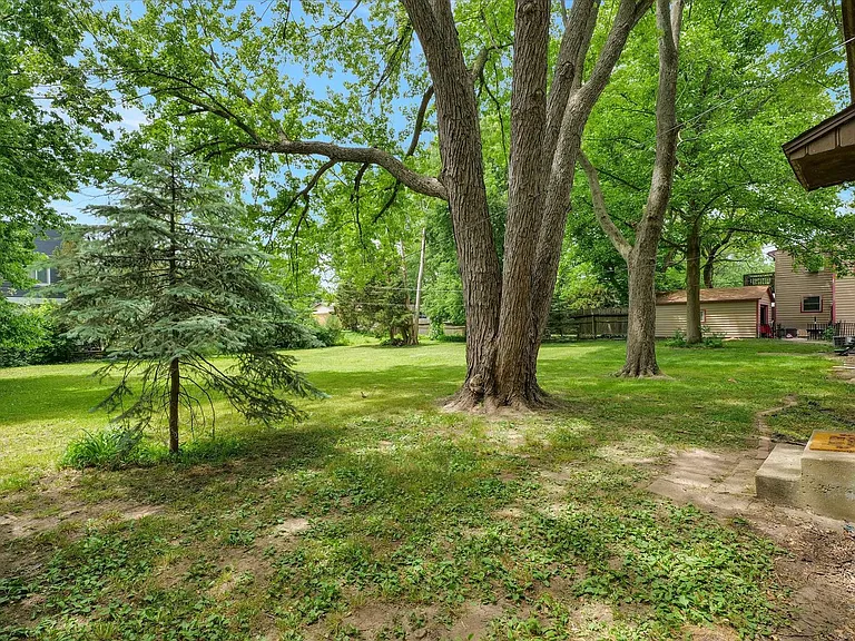 303 Hessel Blvd — Photo 24