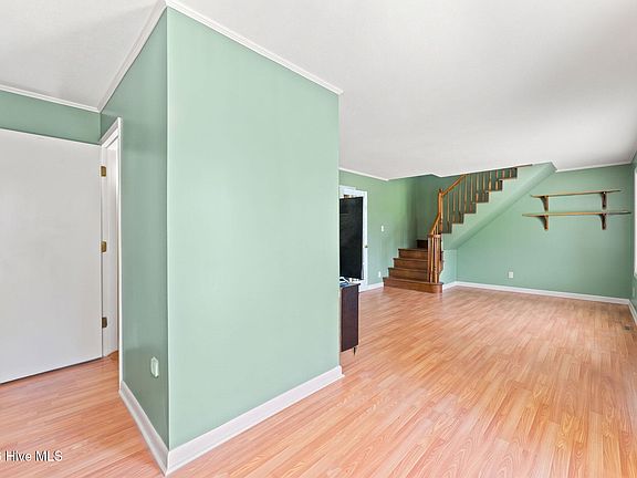 3rd image of 906 20th Avenue N