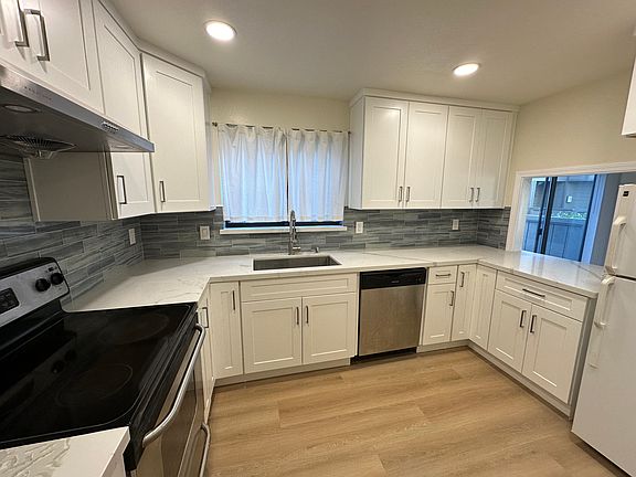 5th image of 130 Barneson Ave APT 4