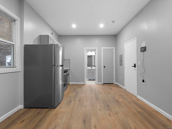 4th image of 140 Grand St 4B