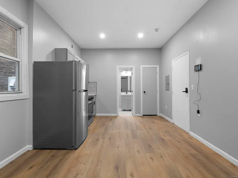 140 Grand St #3B — Photo 4