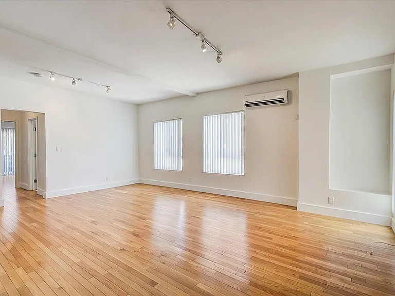 1325 Sutherland St #8 — Photo 8
