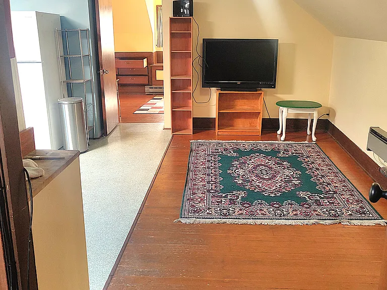 5026 12th Ave NE #2 — Photo 3