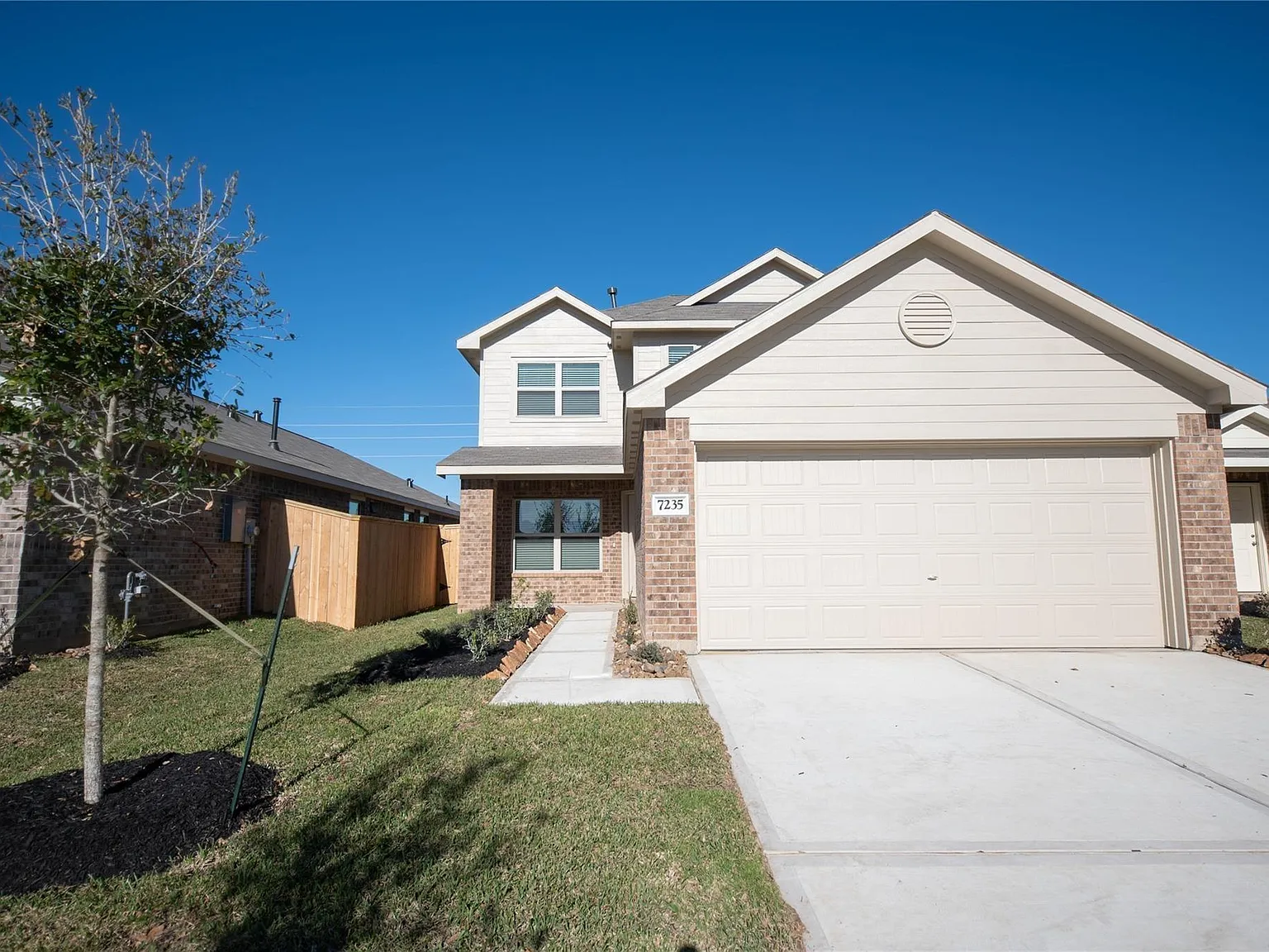 4 bed, 2.5 bath, 1851 sqft, $2,295 — Photo 1