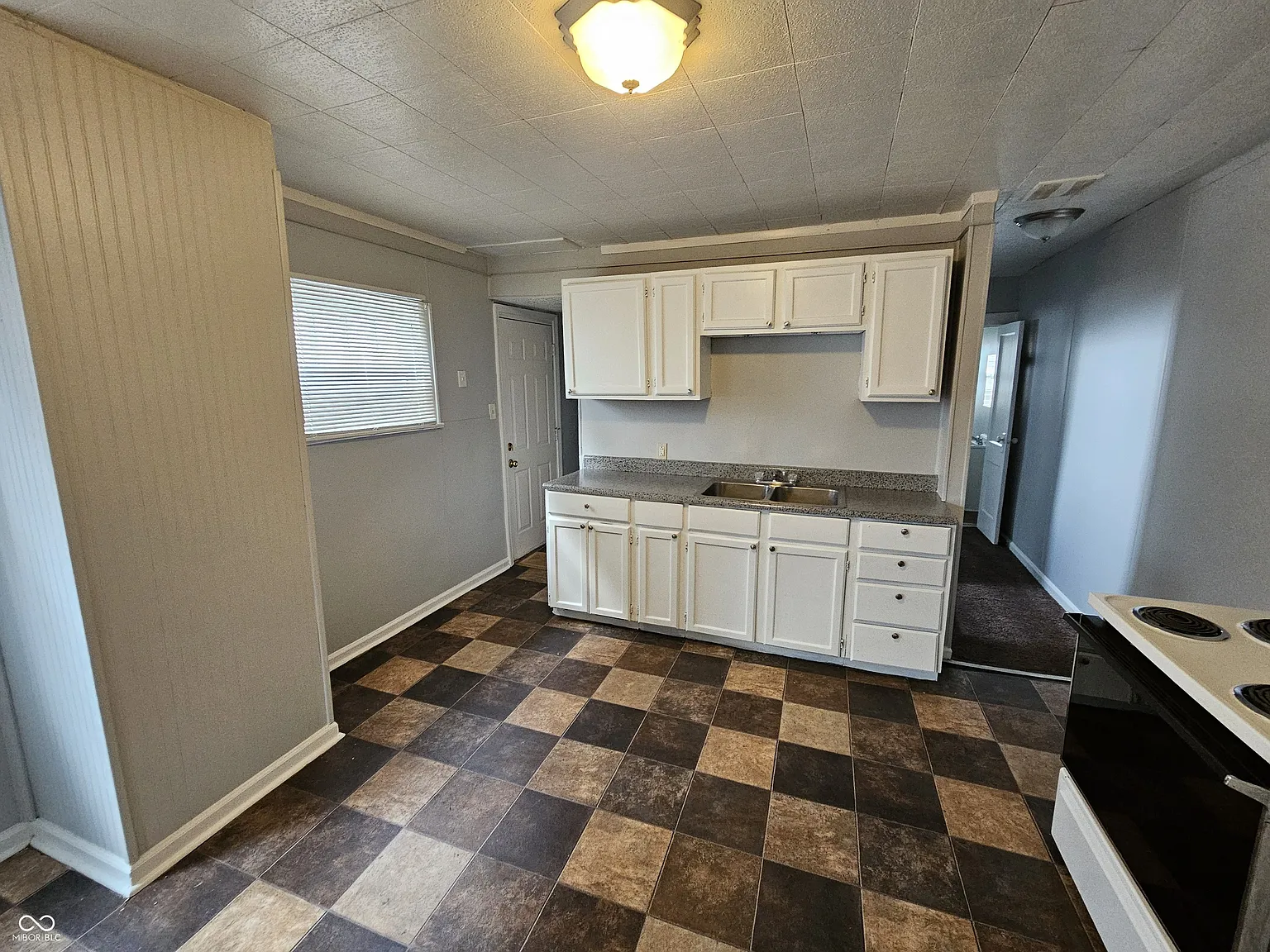 2 bed, 1.0 bath, 1750 sqft, $999 — Photo 3