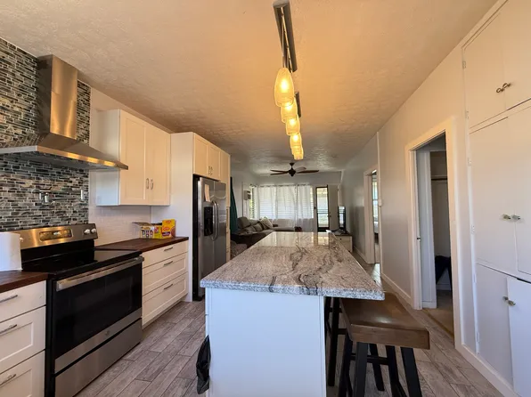 3011 Kaina St, Honolulu, HI 96815