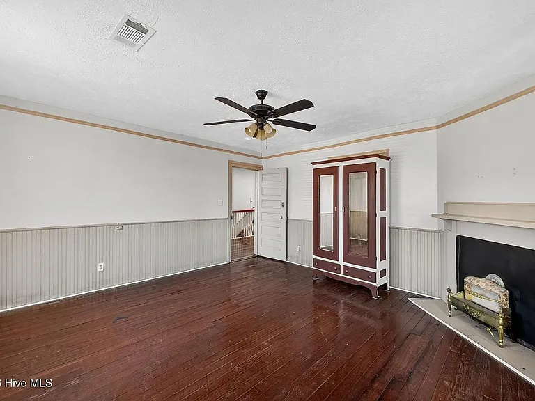 1102 Phillips St — Photo 28
