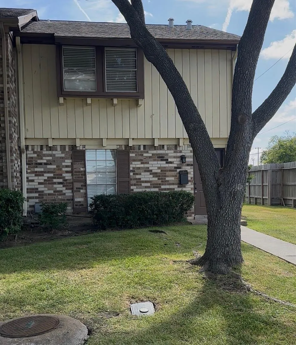 3 bed, 1.5 bath, 1220 sqft, $1,650 — Photo 2